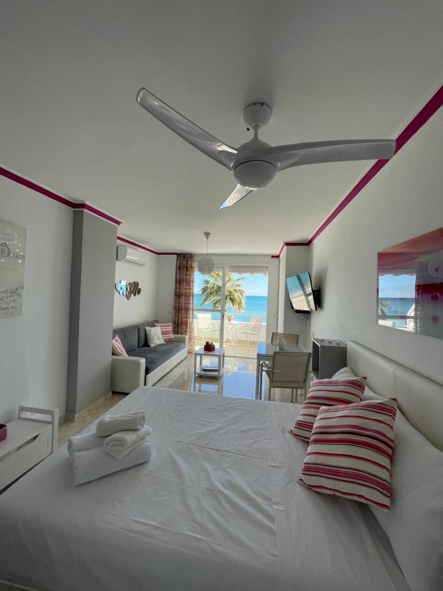 Roca Chica. Studio - First Line Beach Torremolinos Luaran gambar