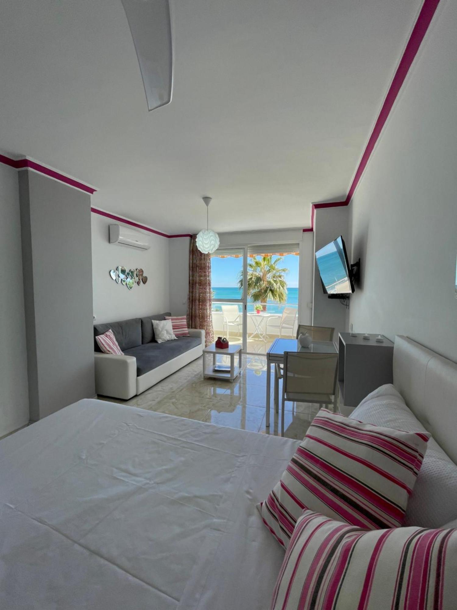 Roca Chica. Studio - First Line Beach Torremolinos Luaran gambar