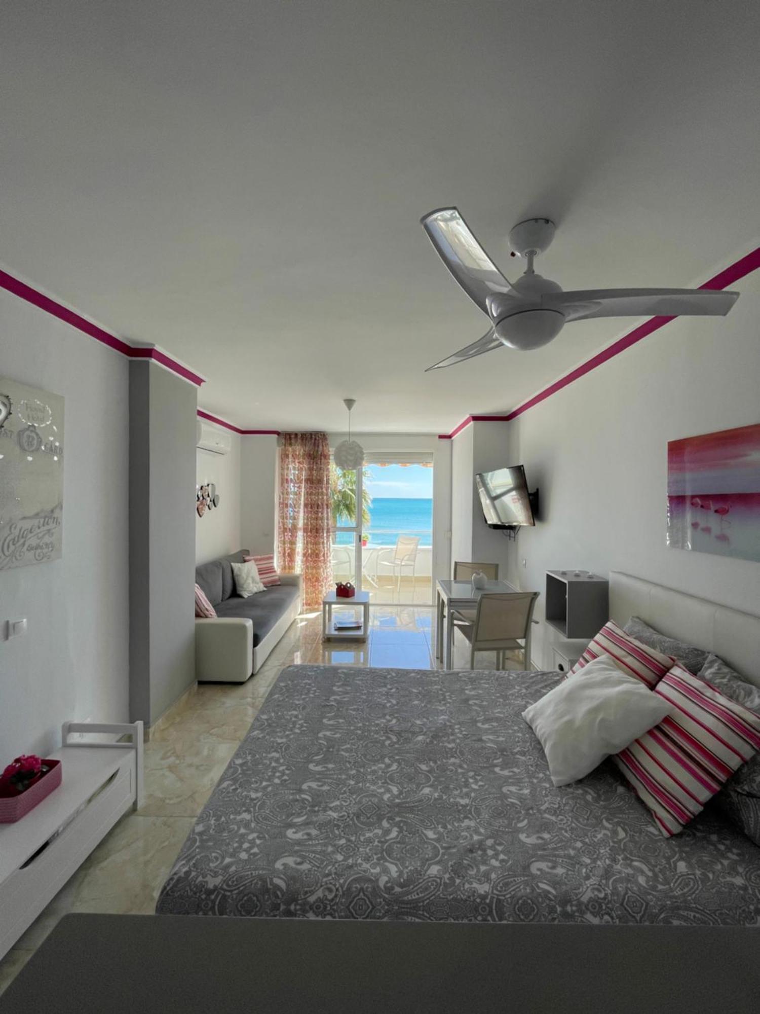 Roca Chica. Studio - First Line Beach Torremolinos Luaran gambar