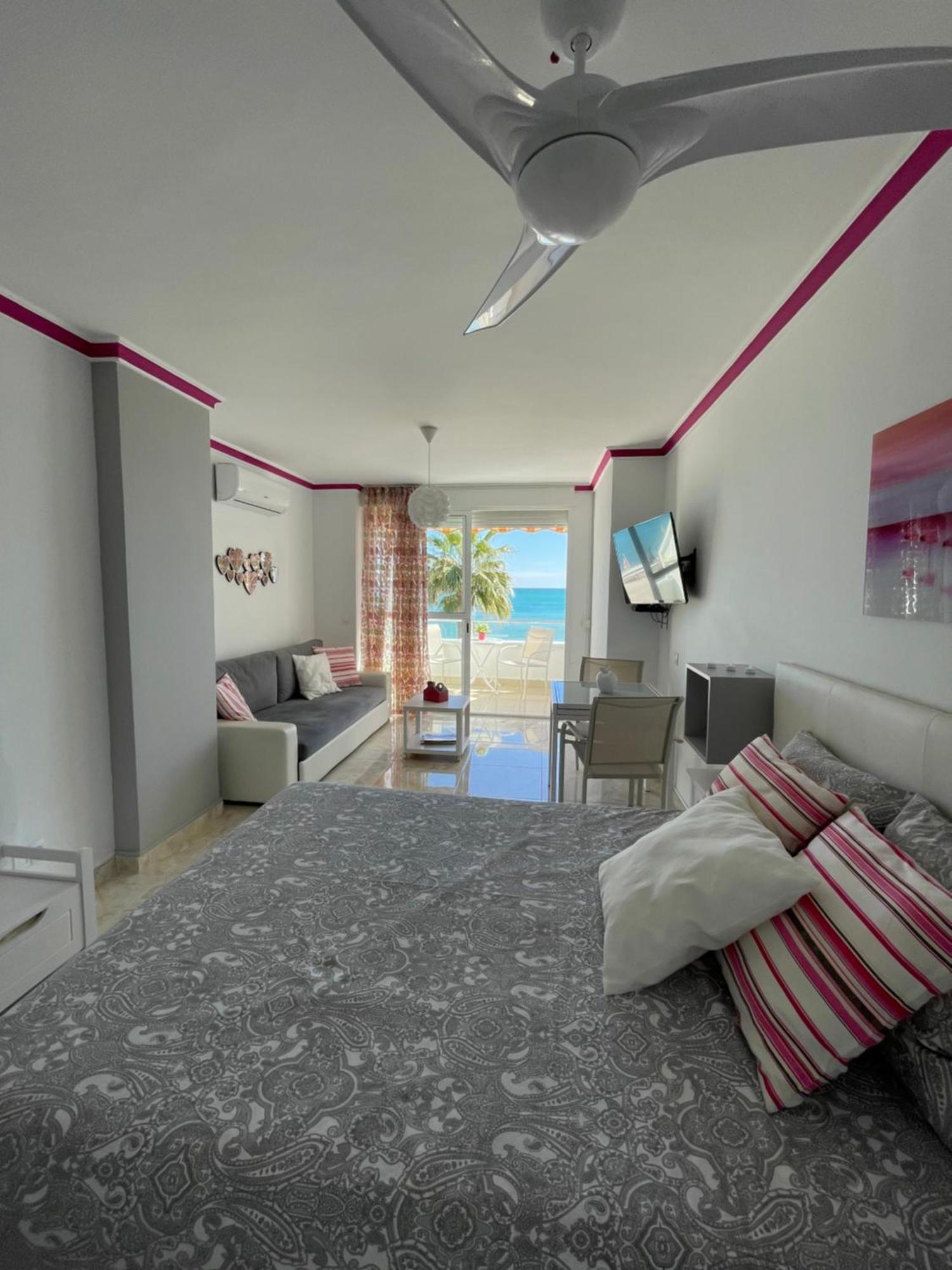 Roca Chica. Studio - First Line Beach Torremolinos Luaran gambar