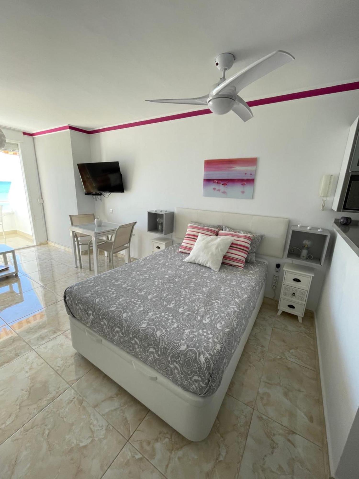 Roca Chica. Studio - First Line Beach Torremolinos Luaran gambar